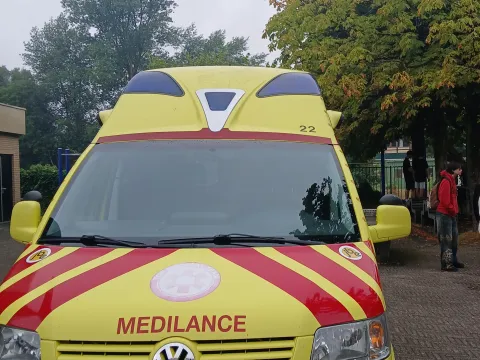 Ambulance op het plein