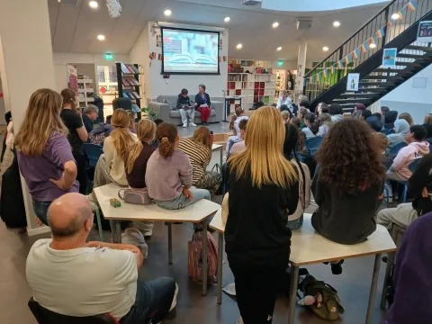 Voorleeswedstrijd in de kantine