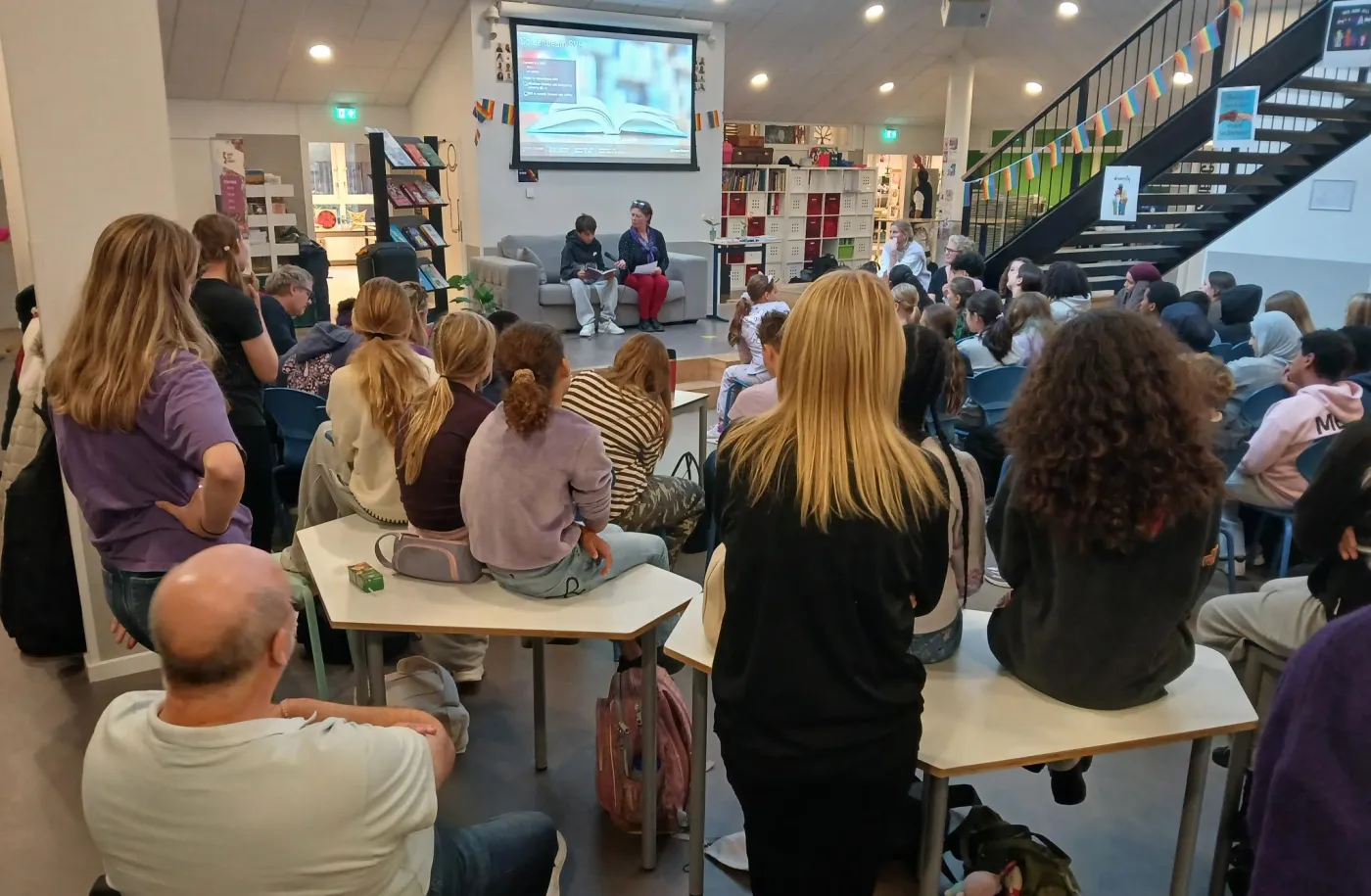 Voorleeswedstrijd in de kantine