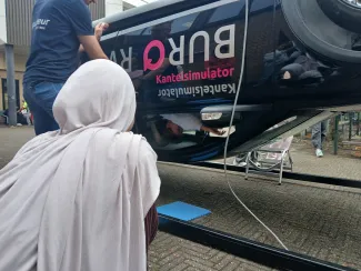 Op de kop in de auto