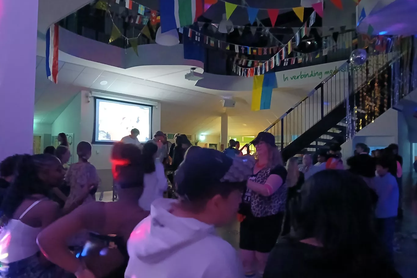 Hapjes eten en lekker dansen.